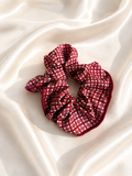 Lot de 3 chouchous pois crème et bordeaux sur fond satiné